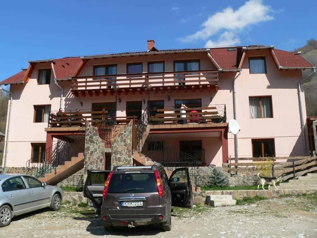 Panzio Anett Bed & Breakfast Pietroasa  Exterior photo
