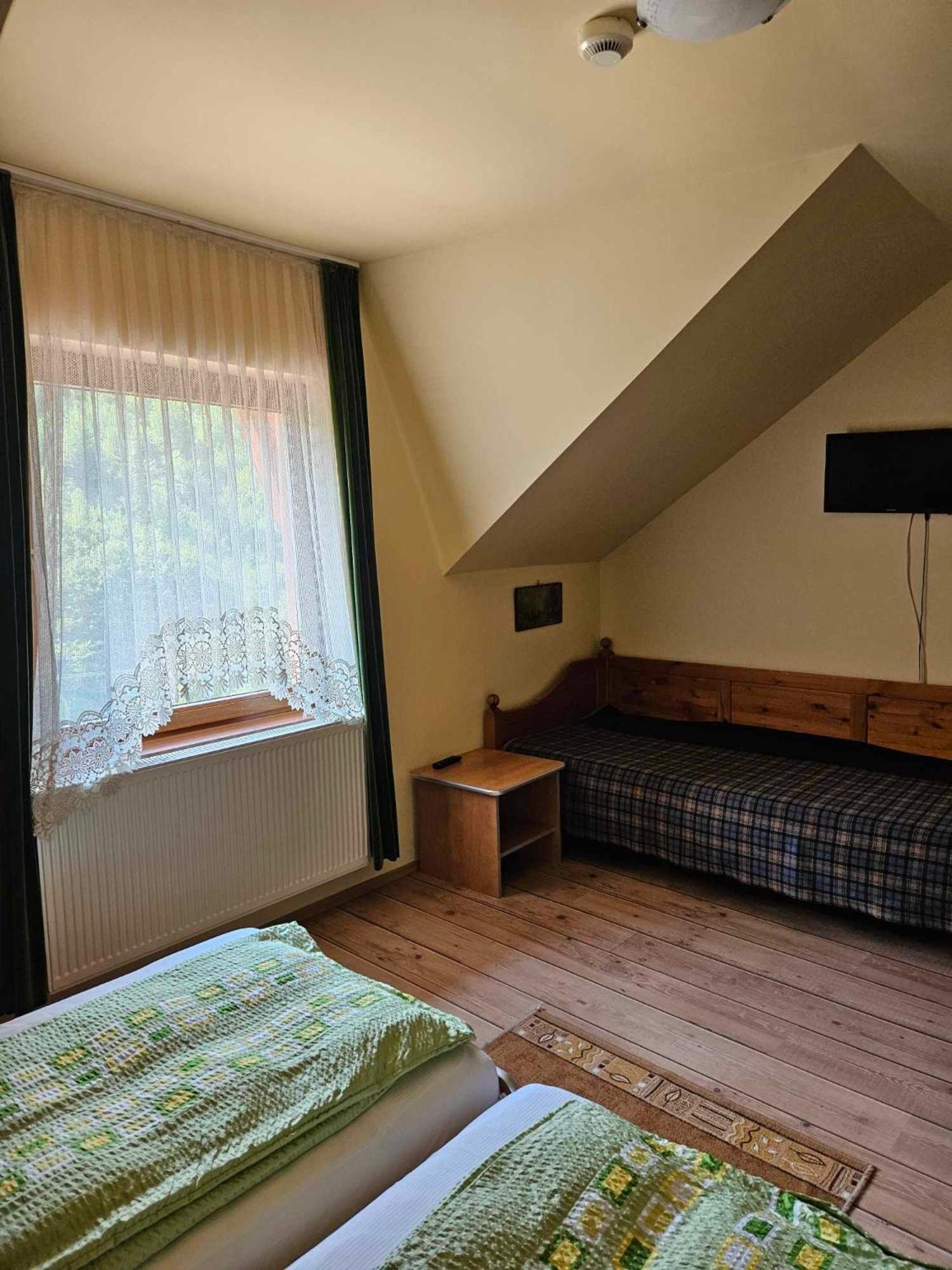 Panzio Anett Bed & Breakfast Pietroasa  Exterior photo