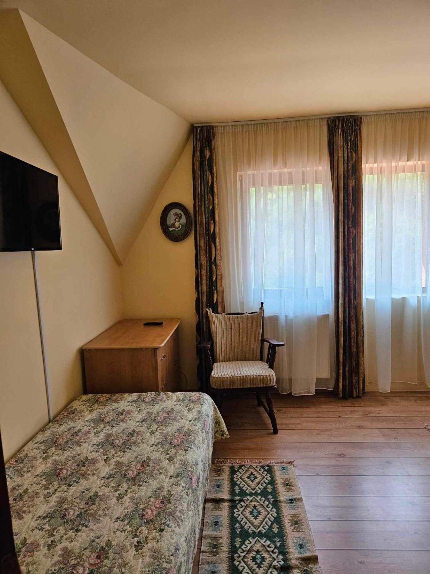Panzio Anett Bed & Breakfast Pietroasa  Exterior photo