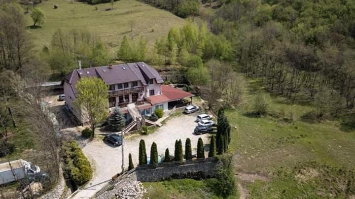 Panzio Anett Bed & Breakfast Pietroasa  Exterior photo